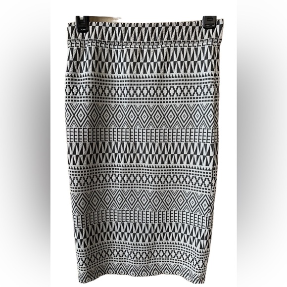 Mimi Chica White&Black Pattern Pencil Skirt NWOT Size S - Picture 1 of 12